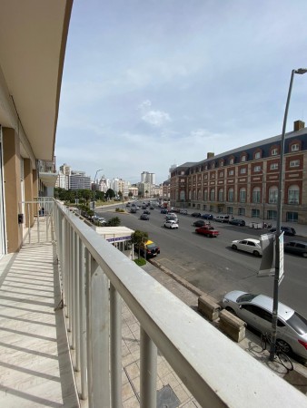 DEPARTAMENTO AMBIENTE AMPLIO CON BALCON CORRIDO