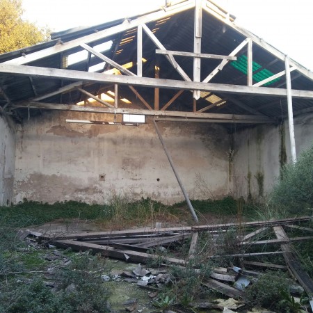 LOTE CON CONSTRUCCION A RECICLAR . 10 X 43