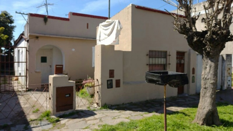  CASA A RECICLAR EN LOTE DE  8.66 X 43