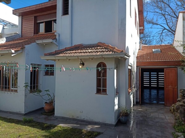 CHALET 3 AMBIENTES CON GARAGE Y PARQUE