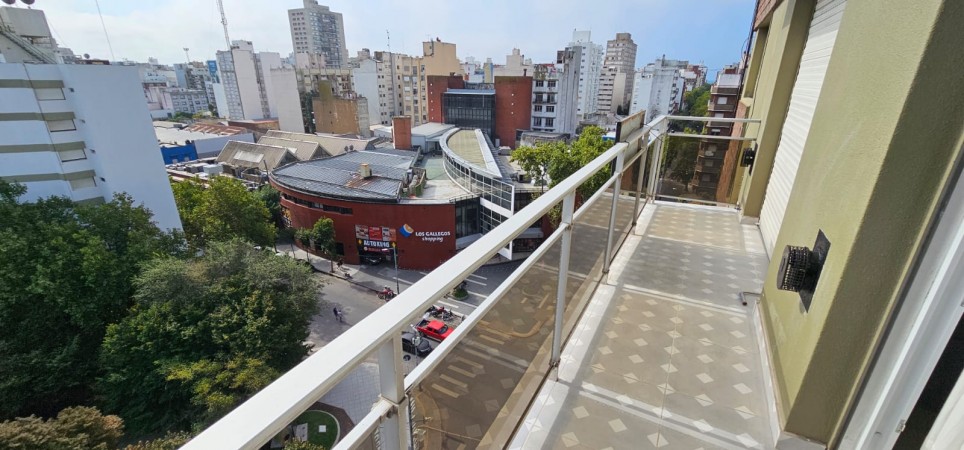 2 AMBIENTES CON BALCON CORRIDO.